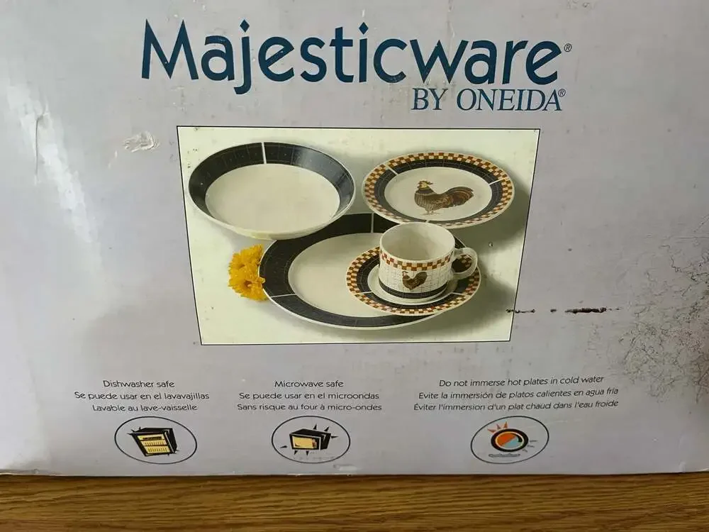 Majesticware by Oneida Calico Rooster 19-Piece Dinnerware Set